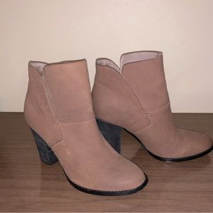 Vince Camuto Ankle Bootie, Size 7